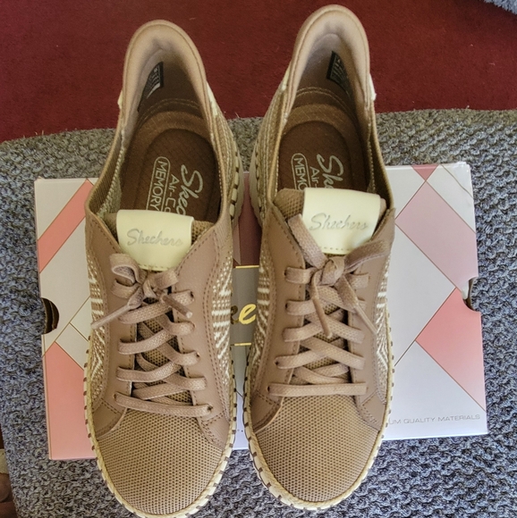 Skechers Women's Tan Sneakers NIB - Picture 1 of 9